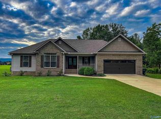 1410 Meadowlake Dr, Southside, AL 35907