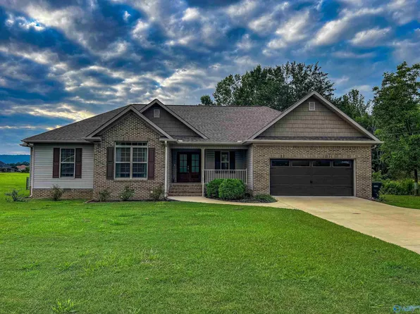 1410 Meadowlake Dr, Southside, AL 35907