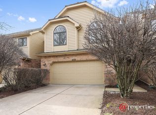 8618 Thistlewood Ct, Darien, IL 60561