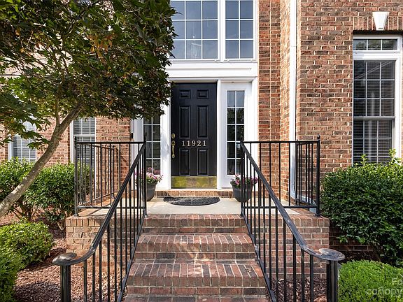 3rd image of 11921 Ulsten Ln