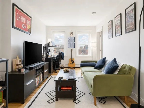 130 Emerson St APT 32, South Boston, MA 02127