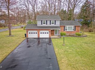 696 Hampshire Seat, Niskayuna, NY 12309