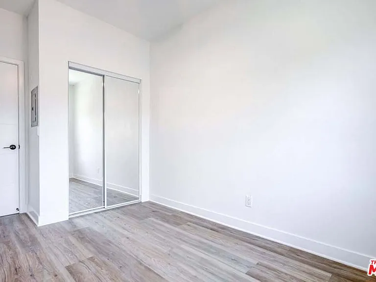 624 W 83rd St #626-1/4 — Photo 6