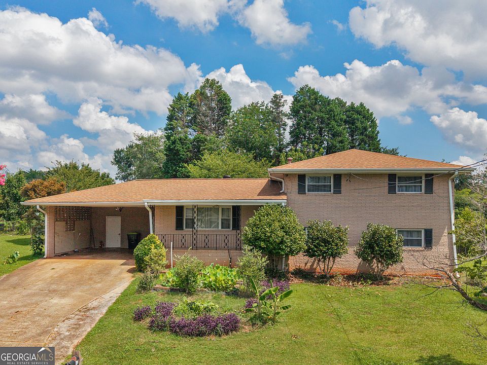 1st image of 2026 Pinecrest Dr