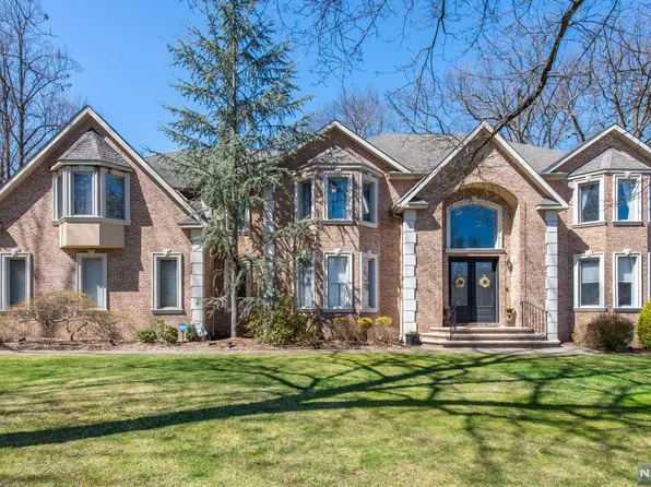 31 Brownstone Way, Upper Saddle River, NJ 07458