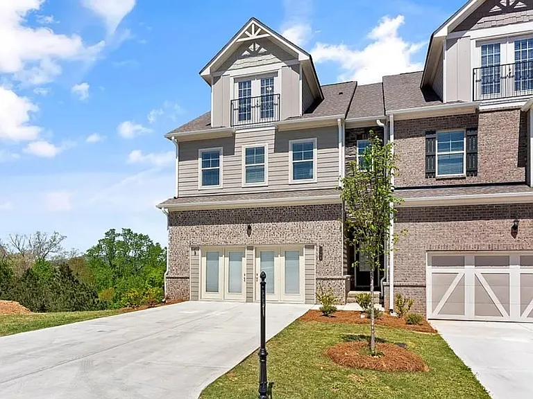 1905 Manor Pointe Dr — Photo 2