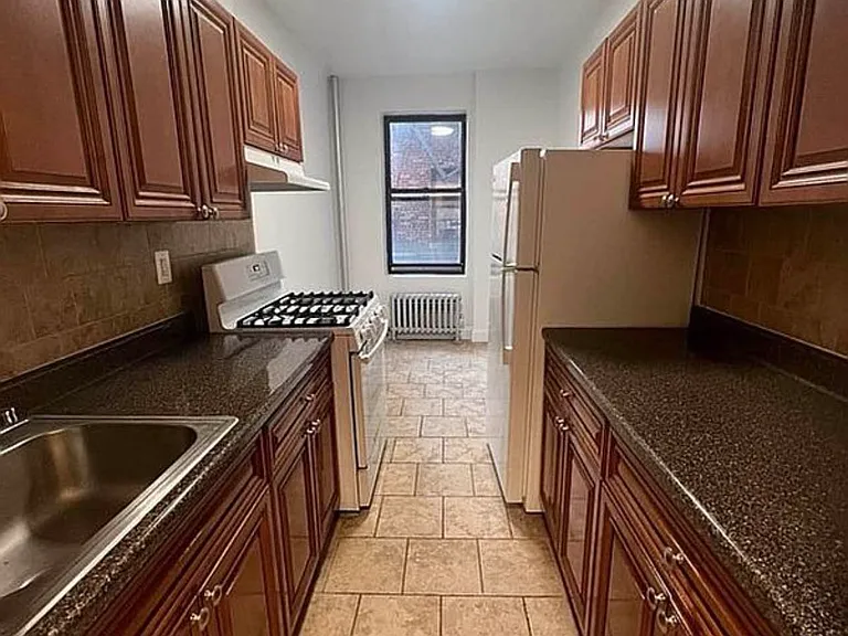 34-20 30th St #4M — Photo 1