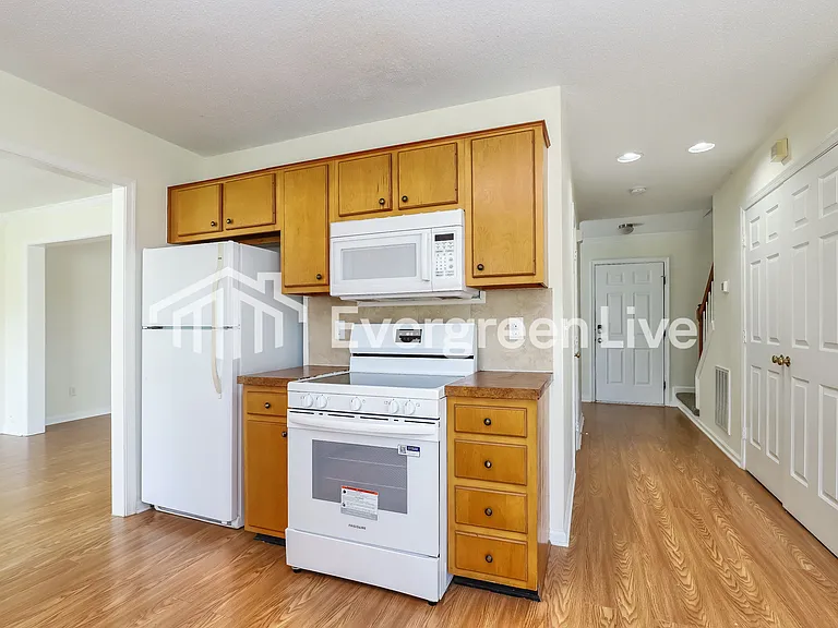 4092 Pleasant Valley Rd — Photo 3