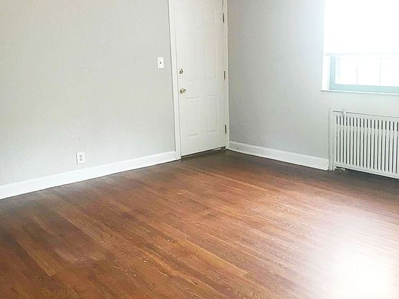 4th image of 599 Lowell Ave APT 5