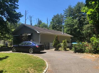 14 Pinewild Rd, Brentwood, NY 11717