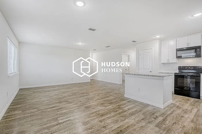 2027 Clay St — Photo 4