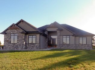 137 Platte View Dr, Phillips, NE 68865