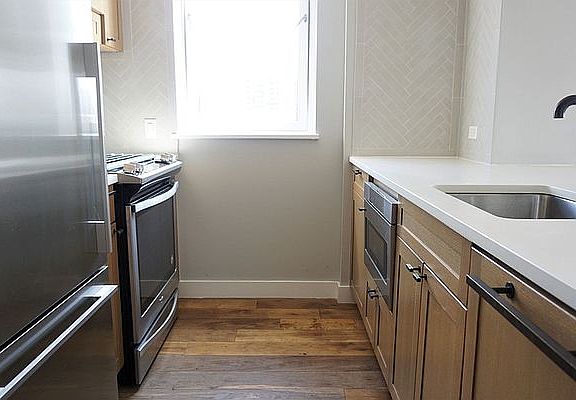 3rd image of 560 W 43rd St APT 40B