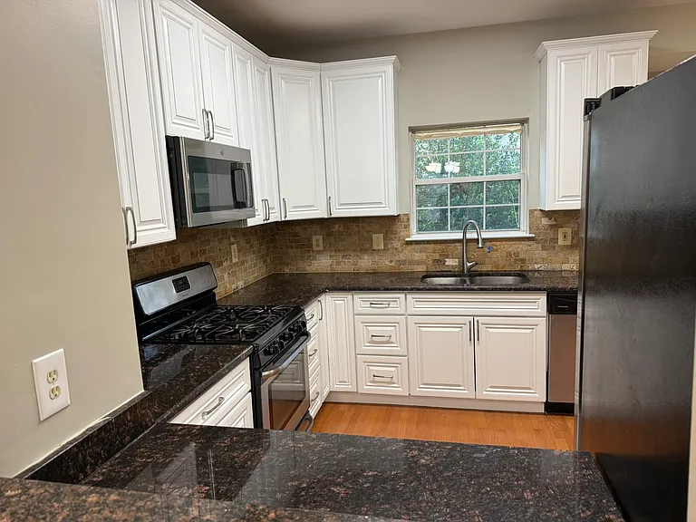 2427 Clover Field Cir — Photo 11