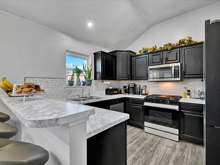 8601 SW 45th Ter — Photo 9