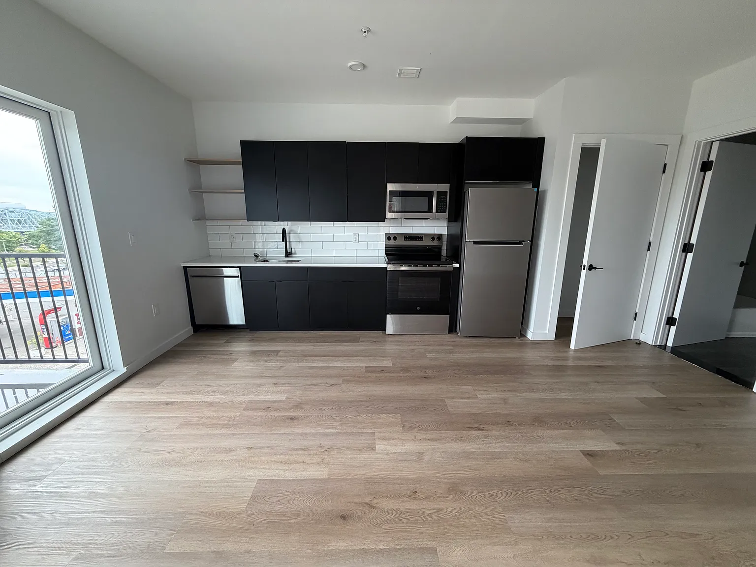 1 bed, 600 sqft, $2,400 — Photo 1