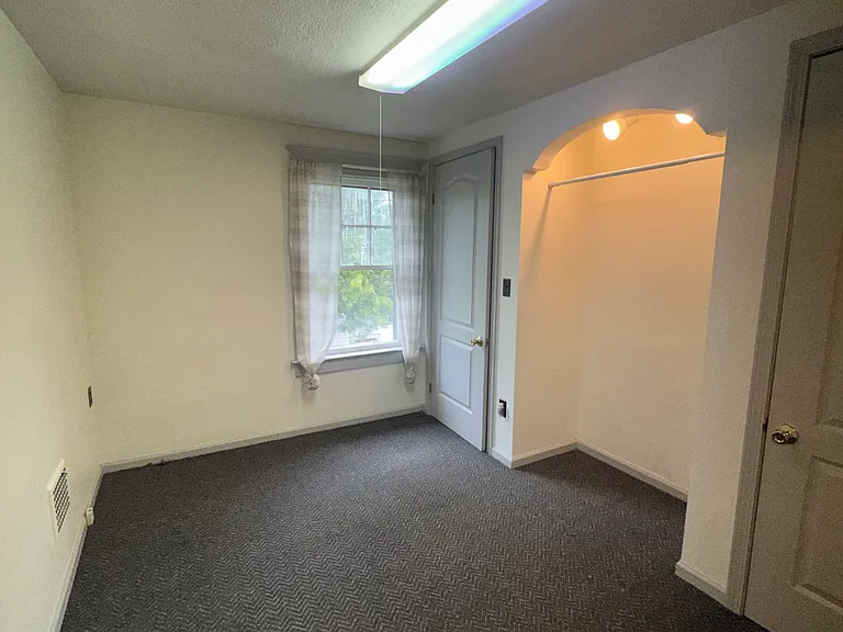 105 E Linden St — Photo 14