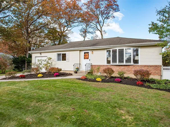 20 Abby Drive, East Northport, NY 11731