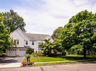 8 Amberfield Rd, Robbinsville, NJ 08691
