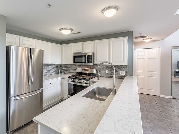 3rd image of 1111 Burlington Ave Unit 422