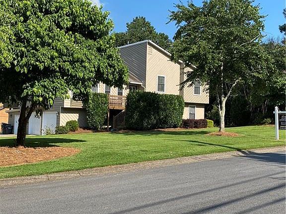 3rd image of 2100 Ravenwood Cir
