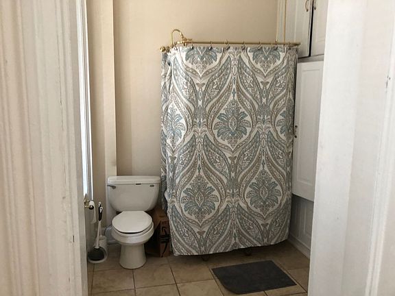 5th image of 2 E Franklin St APT 3