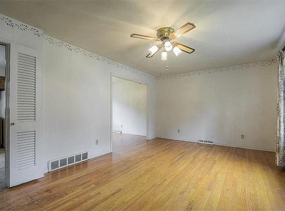 4th image of 7213 W 89th Ter