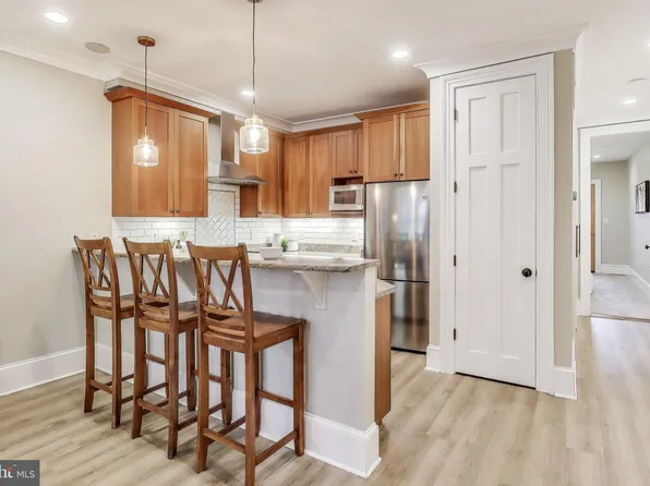 330 14th Pl NE APT 2, Washington, DC 20002