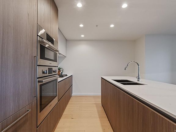 5th image of 2000 Hannington Rd #1012