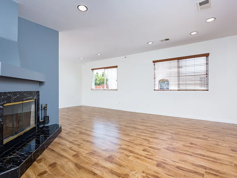 5009 Mansfield St — Photo 14