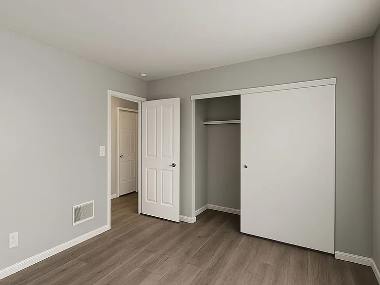 Regina Apartments — Photo 21