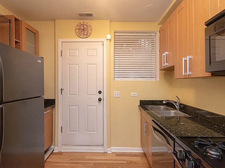3103 W Lawrence Ave #3 — Photo 3