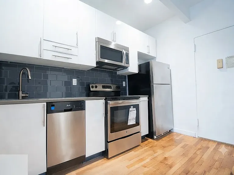 452 E 84th St #3R — Photo 2