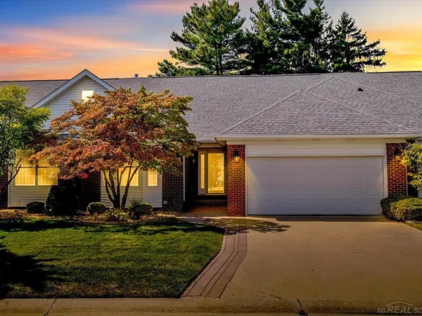 44395 Patricia Dr, Sterling Heights, MI 48314