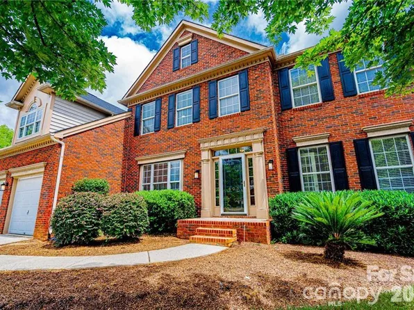 605 Queenswater Ln, Waxhaw, NC 28173