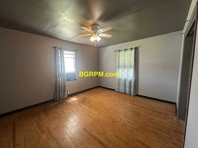 501 N Elm St — Photo 5