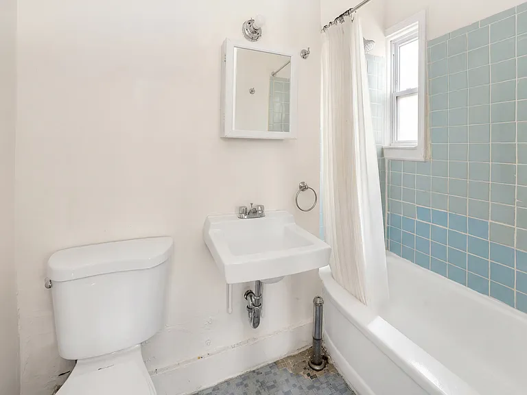 395 Washington Ave #6 — Photo 2