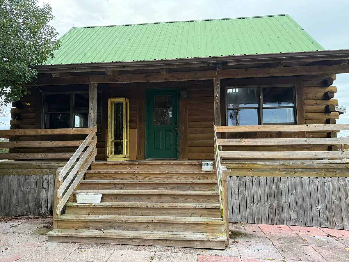 Building Photo - 1330 Niatross St