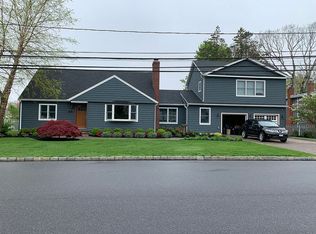 55 Udalia Rd, West Islip, NY 11795