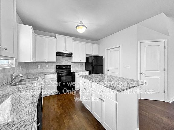4th image of 172 Daisy Cir
