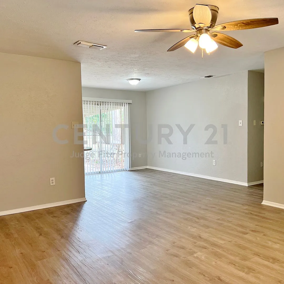 Beautiful 3/2/2 in Midlothian For Rent! — Photo 3
