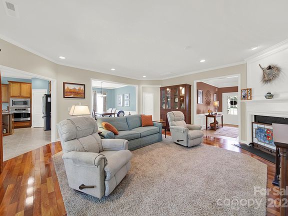 5th image of 7160 Shenandoah Dr