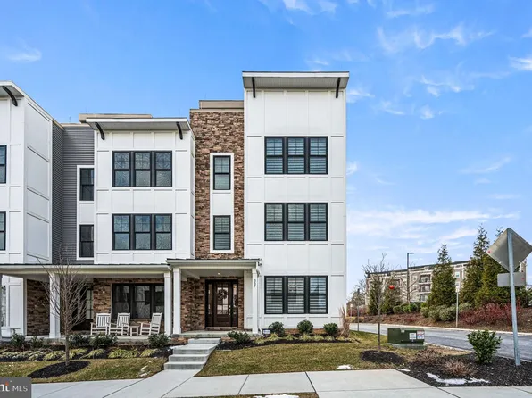 337 Horseshoe Trl, Newtown Square, PA 19073