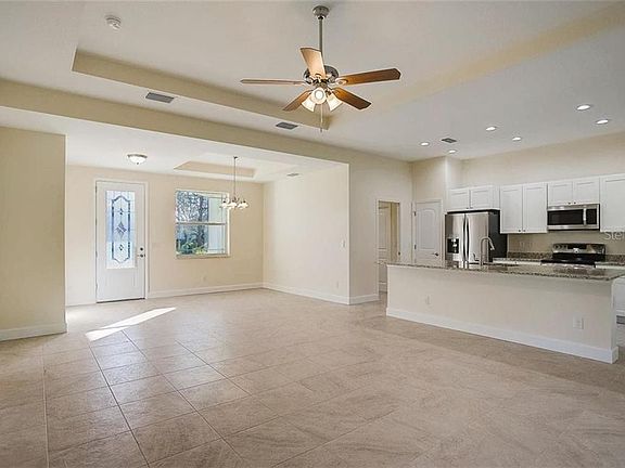 4th image of 121 Broadmoor Ln