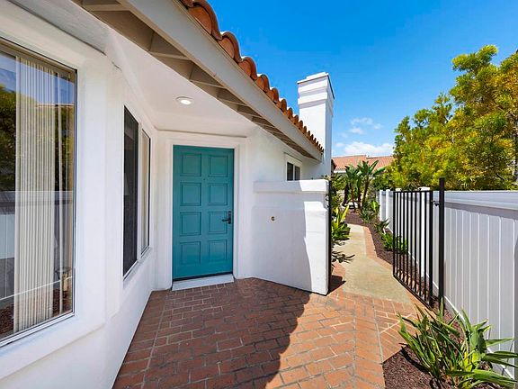 4th image of 4044 Aeolia Way