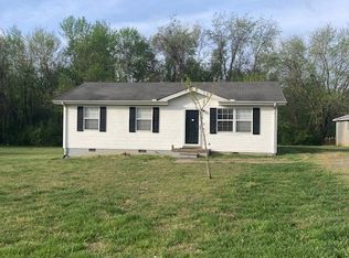 1040 Rebecca Dr, Burns, TN 37029