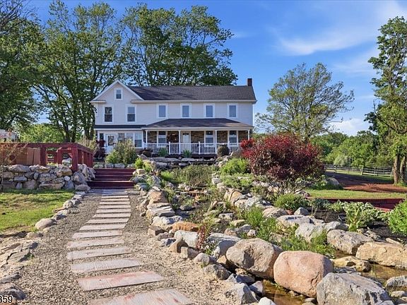 4th image of 72 Pond Ln