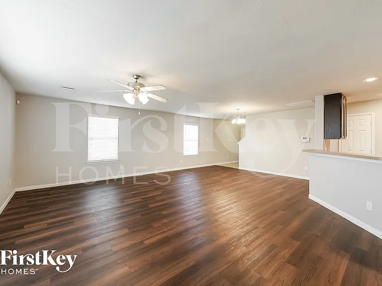 2427 Gianna Way — Photo 4