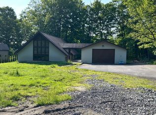 800 Lake Henry Rd, Lake Ariel, PA 18436