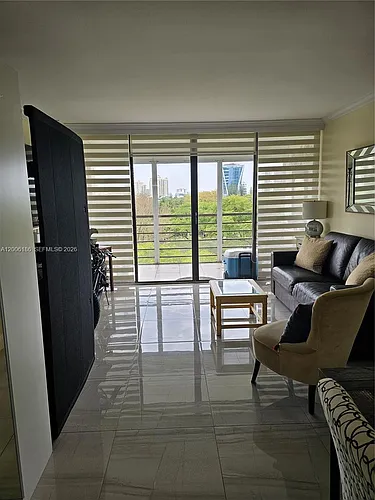 20500 W Country Club Dr Photo 1